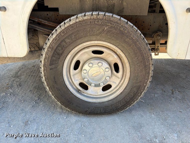image for item FI0439 2015 Ford F-250 Super Duty Ext. Cab utility bed pickup truck