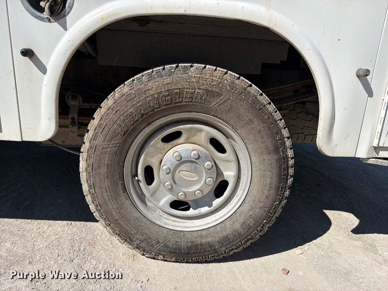 image for item FI0439 2015 Ford F-250 Super Duty Ext. Cab utility bed pickup truck