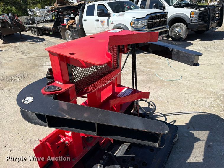 image for item FI0441 2025 GIYI GY-TS29 skid steer tree shear