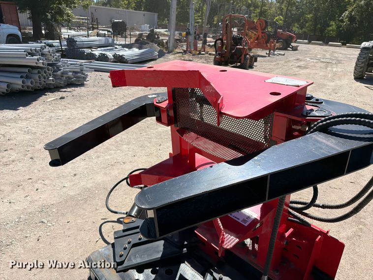 image for item FI0441 2025 GIYI GY-TS29 skid steer tree shear