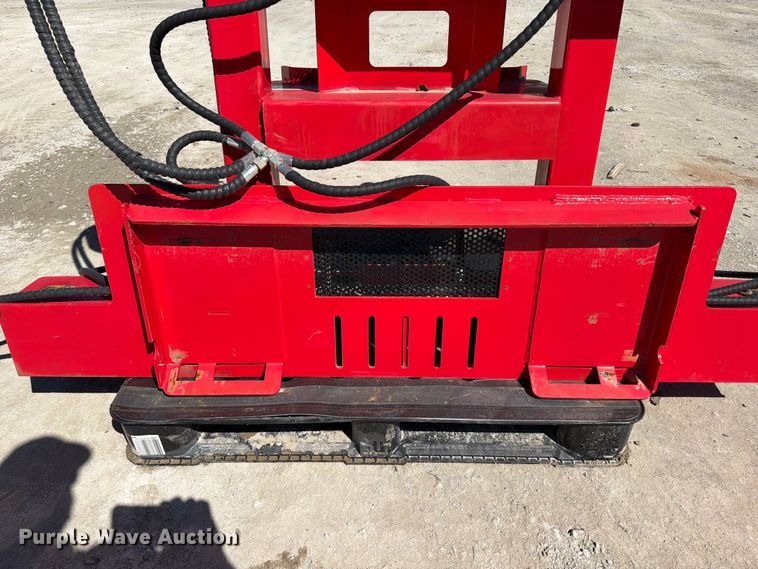 image for item FI0441 2025 GIYI GY-TS29 skid steer tree shear