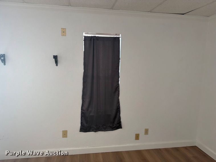 image for item FI0450 2004 Office  Mobile Mobile office