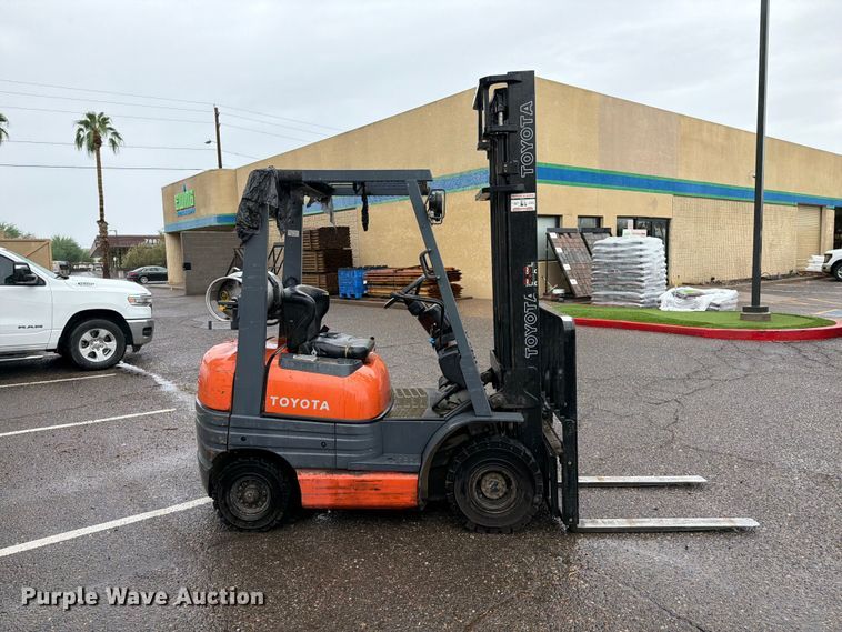 image for item FI2033 1999 Toyota 42-6FGU18 forklift