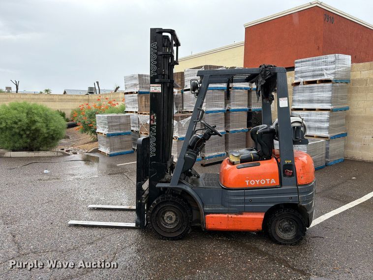 image for item FI2033 1999 Toyota 42-6FGU18 forklift