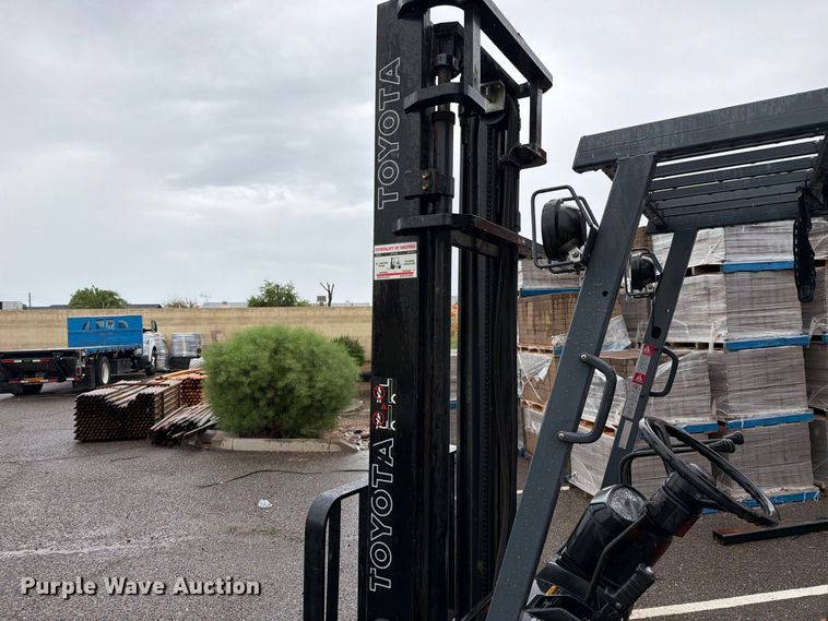 image for item FI2033 1999 Toyota 42-6FGU18 forklift
