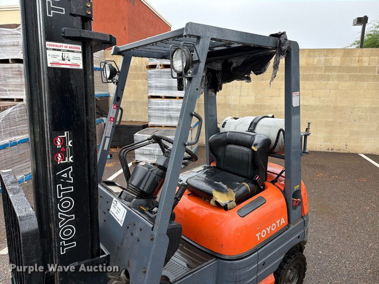 image for item FI2033 1999 Toyota 42-6FGU18 forklift