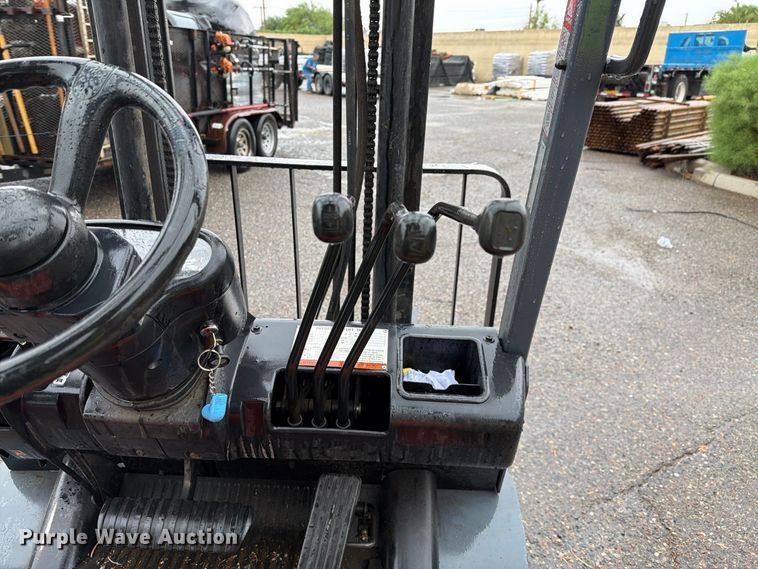 image for item FI2033 1999 Toyota 42-6FGU18 forklift
