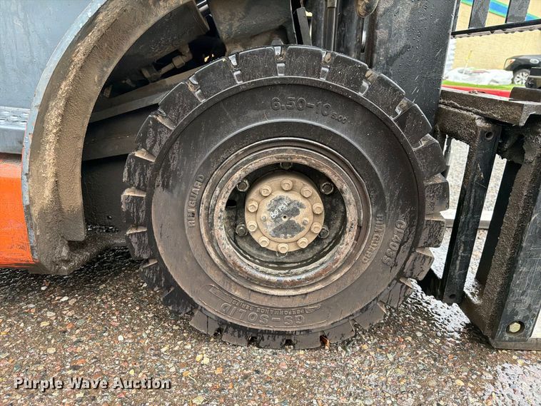 image for item FI2033 1999 Toyota 42-6FGU18 forklift