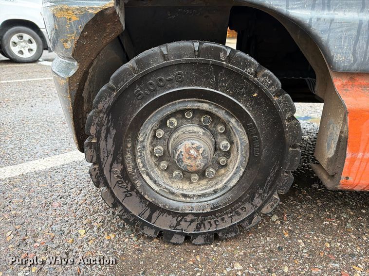 image for item FI2033 1999 Toyota 42-6FGU18 forklift