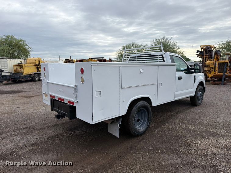 image for item FI2035 2017 Ford F350 Super Duty utility bed pickup truck