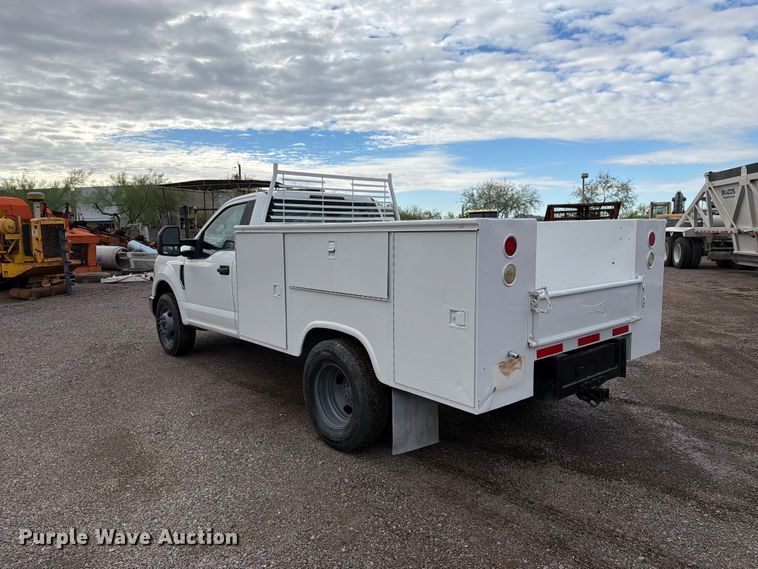 image for item FI2035 2017 Ford F350 Super Duty utility bed pickup truck