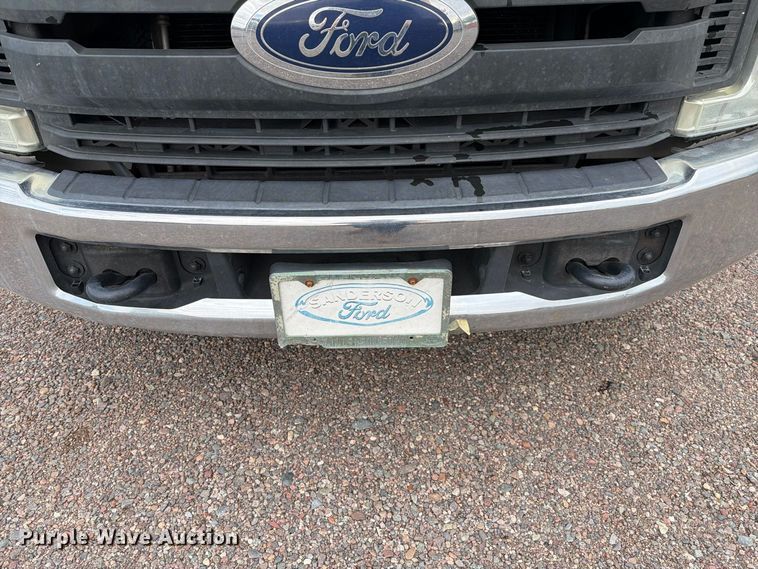 image for item FI2035 2017 Ford F350 Super Duty utility bed pickup truck