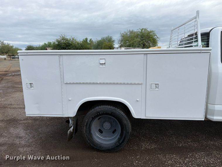 image for item FI2035 2017 Ford F350 Super Duty utility bed pickup truck