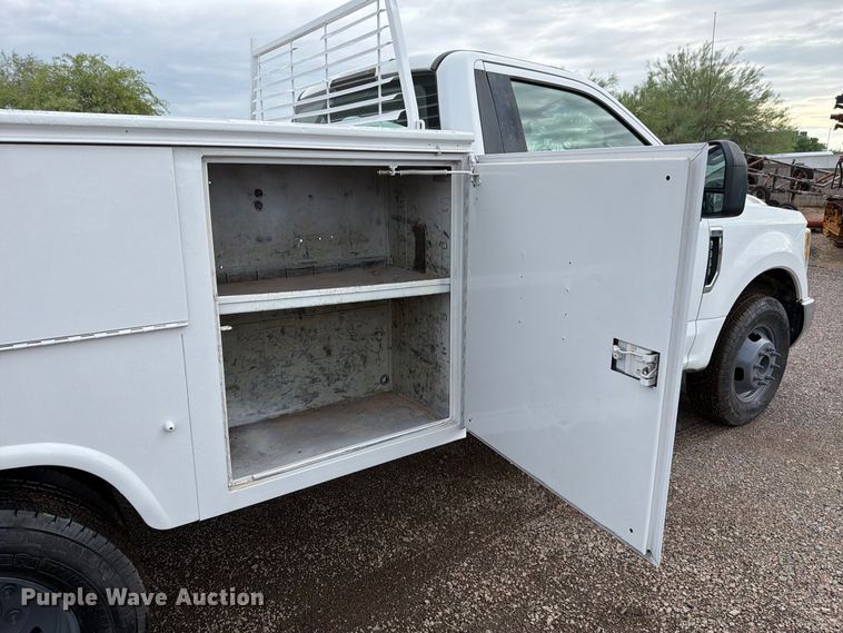 image for item FI2035 2017 Ford F350 Super Duty utility bed pickup truck