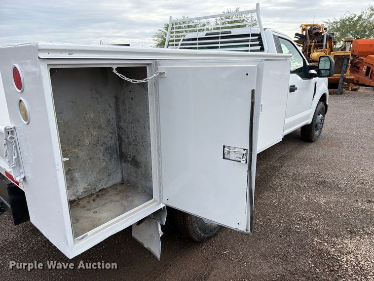 image for item FI2035 2017 Ford F350 Super Duty utility bed pickup truck