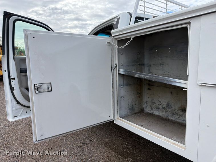 image for item FI2035 2017 Ford F350 Super Duty utility bed pickup truck