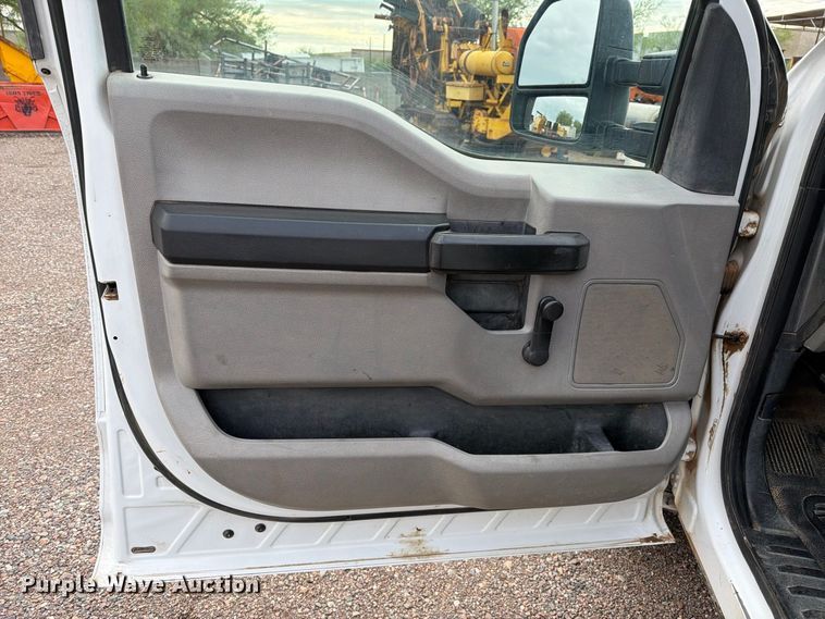 image for item FI2035 2017 Ford F350 Super Duty utility bed pickup truck