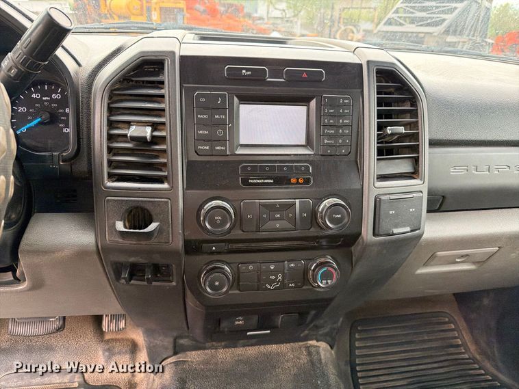 image for item FI2035 2017 Ford F350 Super Duty utility bed pickup truck