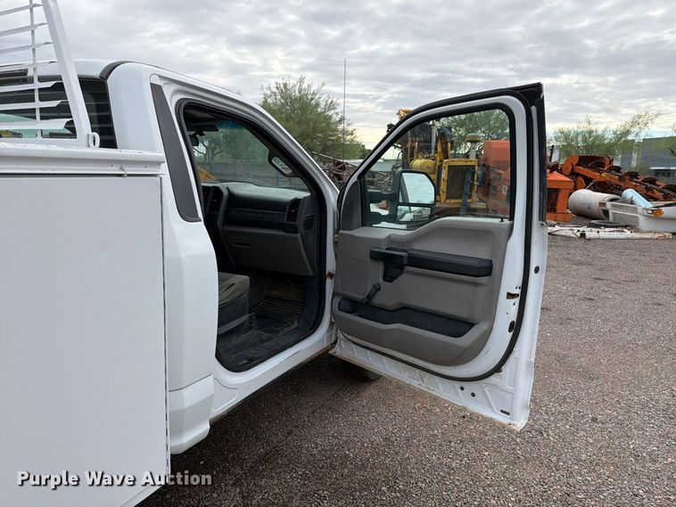 image for item FI2035 2017 Ford F350 Super Duty utility bed pickup truck