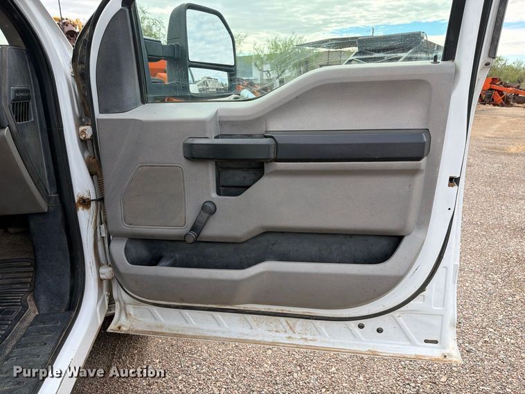 image for item FI2035 2017 Ford F350 Super Duty utility bed pickup truck