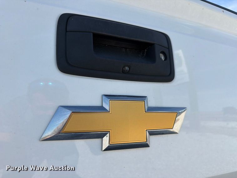 image for item FJ2022 2019 Chevrolet Silverado 1500 Ext. Cab pickup truck