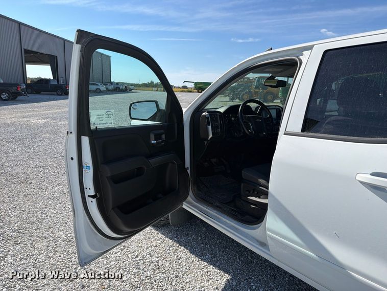 image for item FJ2022 2019 Chevrolet Silverado 1500 Ext. Cab pickup truck