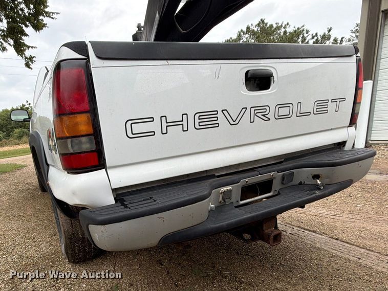 image for item FK3498 2005 Chevrolet Silverado pickup truck