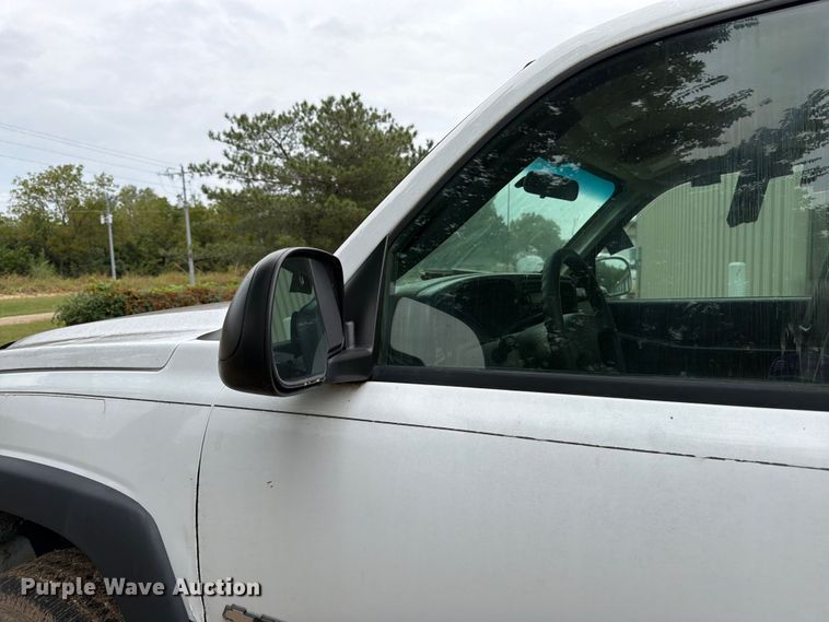 image for item FK3498 2005 Chevrolet Silverado pickup truck