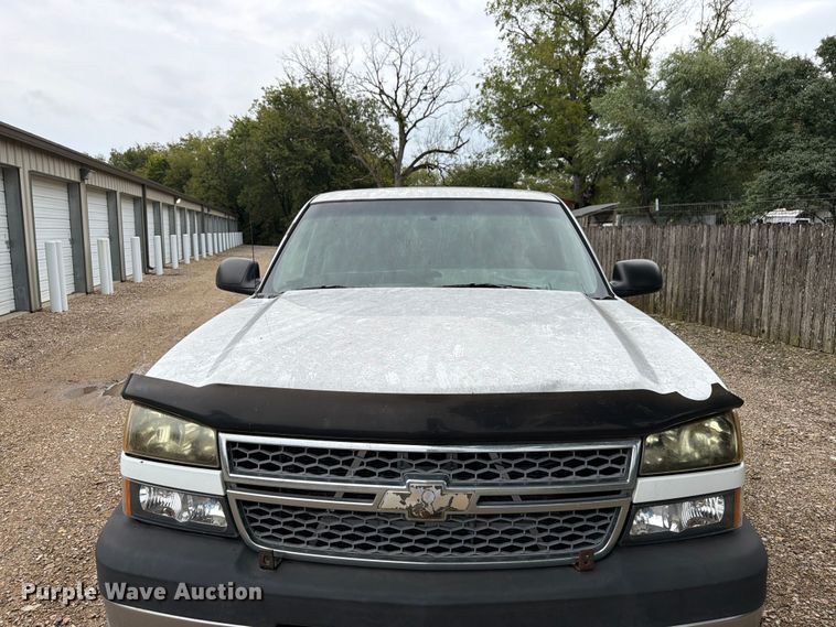 image for item FK3498 2005 Chevrolet Silverado pickup truck