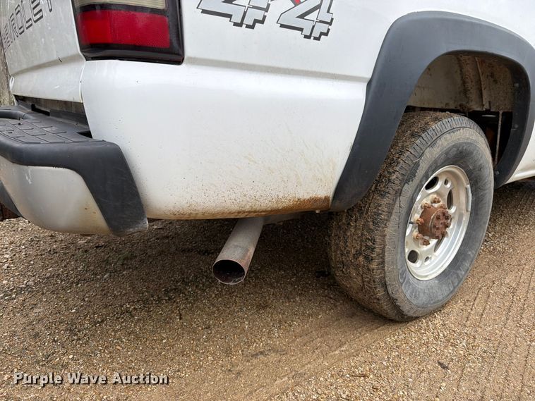 image for item FK3498 2005 Chevrolet Silverado pickup truck