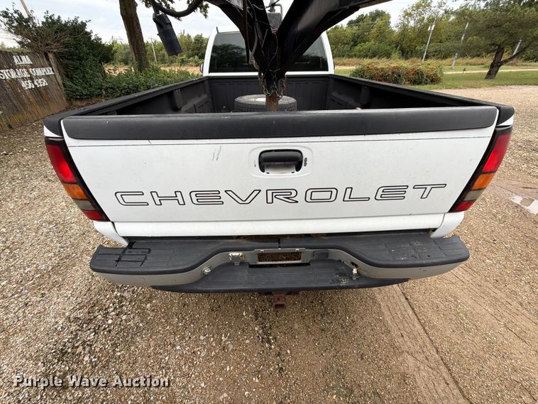 image for item FK3498 2005 Chevrolet Silverado pickup truck