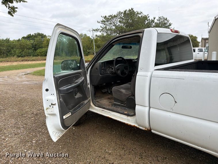 image for item FK3498 2005 Chevrolet Silverado pickup truck