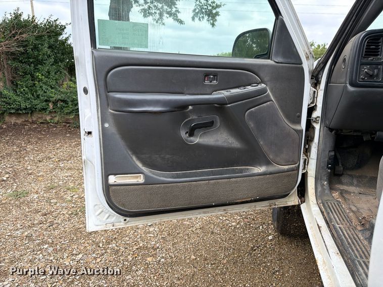 image for item FK3498 2005 Chevrolet Silverado pickup truck