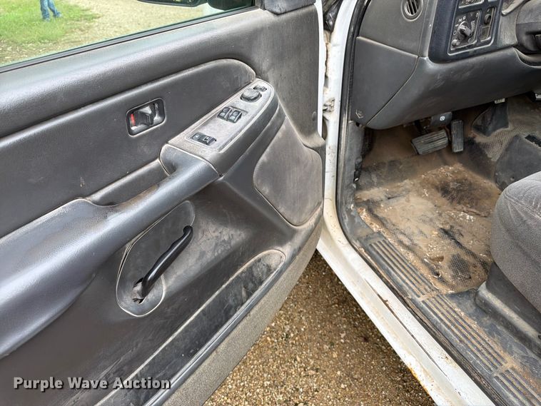 image for item FK3498 2005 Chevrolet Silverado pickup truck
