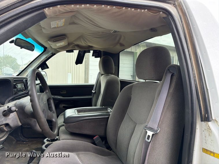 image for item FK3498 2005 Chevrolet Silverado pickup truck