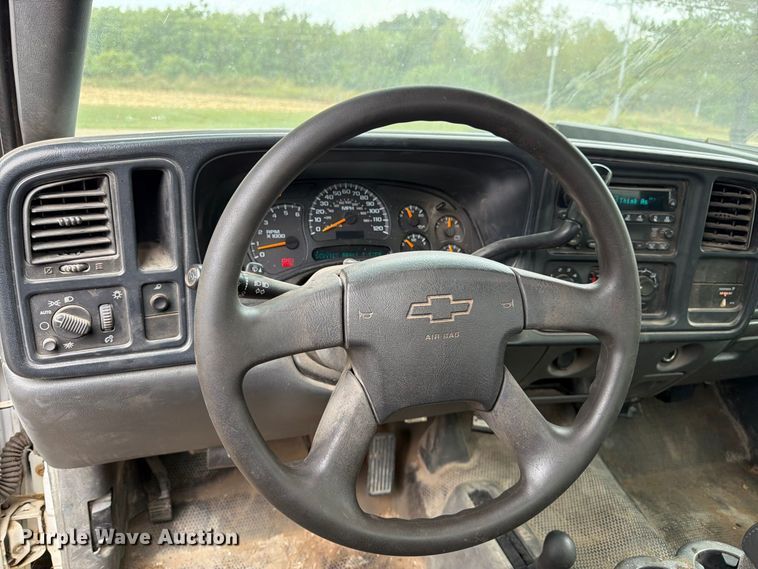 image for item FK3498 2005 Chevrolet Silverado pickup truck