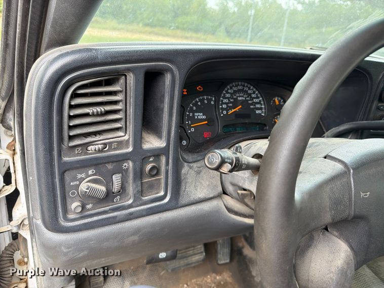 image for item FK3498 2005 Chevrolet Silverado pickup truck
