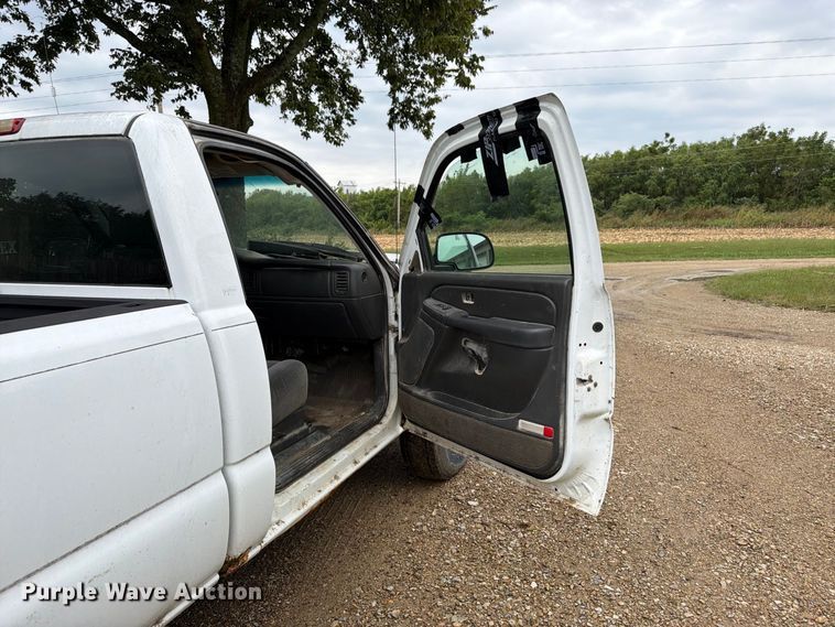 image for item FK3498 2005 Chevrolet Silverado pickup truck