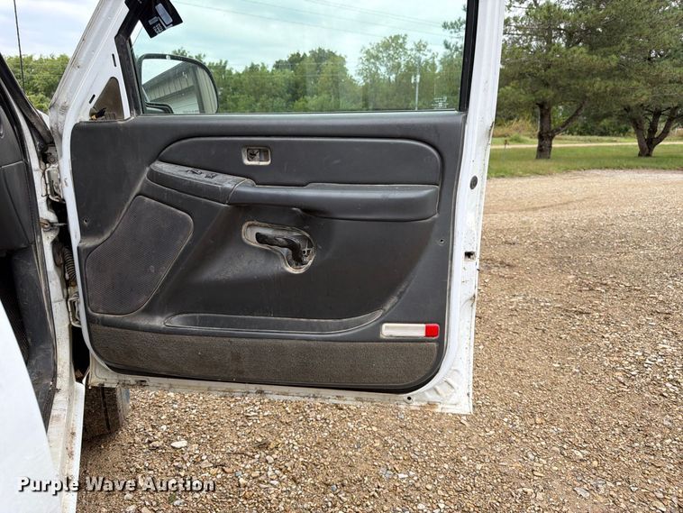 image for item FK3498 2005 Chevrolet Silverado pickup truck