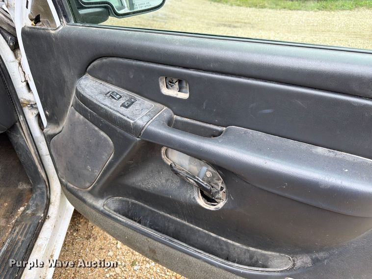 image for item FK3498 2005 Chevrolet Silverado pickup truck