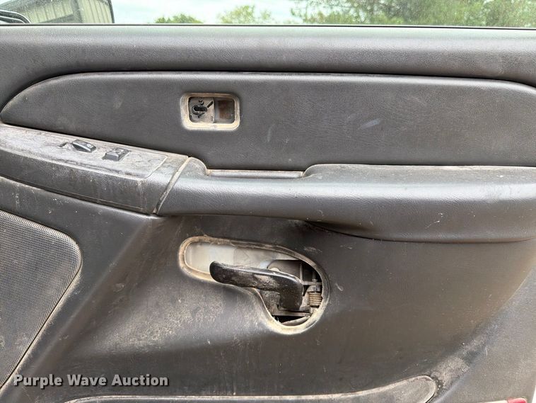 image for item FK3498 2005 Chevrolet Silverado pickup truck