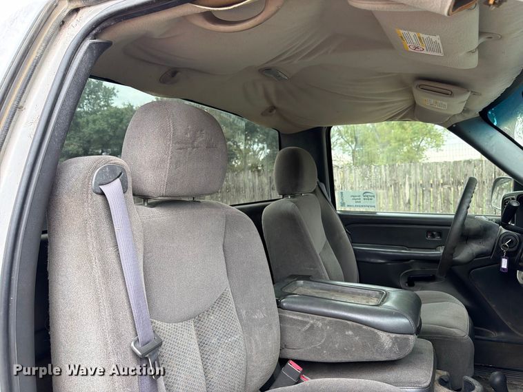 image for item FK3498 2005 Chevrolet Silverado pickup truck