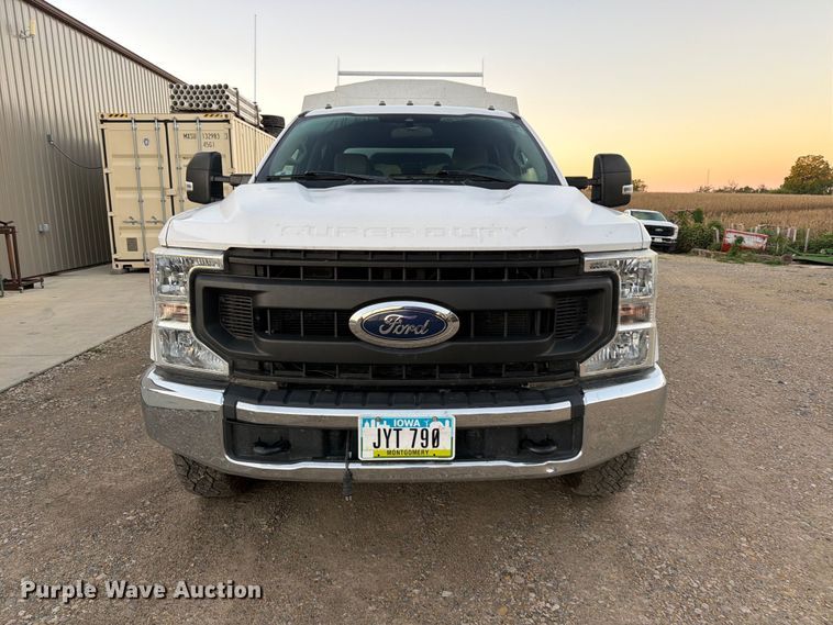 image for item FK3816 2020 Ford F350 Super Duty Crew Cab utility bed pickup truck