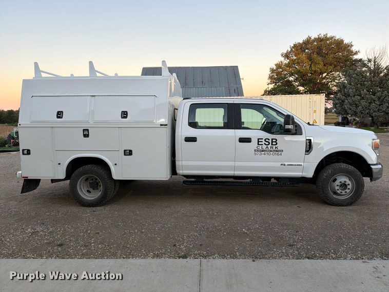 image for item FK3816 2020 Ford F350 Super Duty Crew Cab utility bed pickup truck