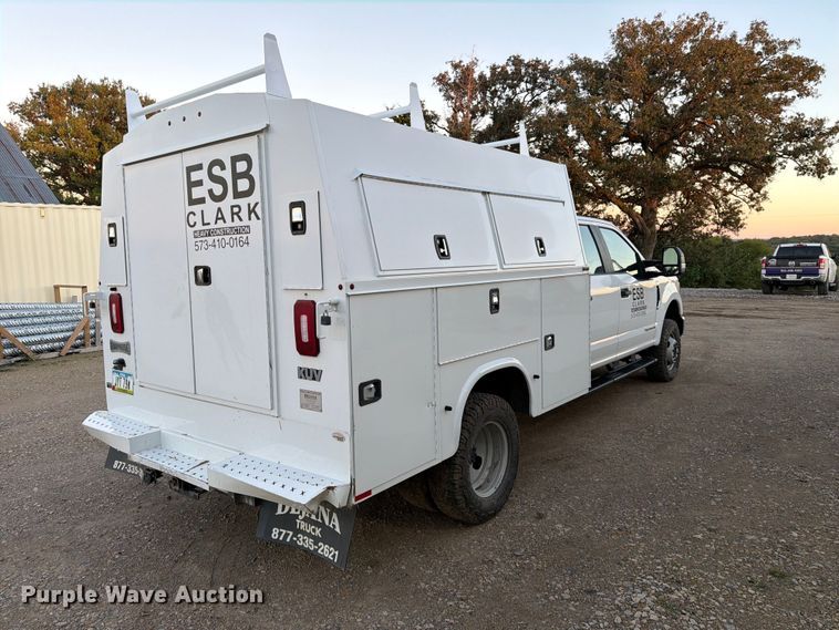 image for item FK3816 2020 Ford F350 Super Duty Crew Cab utility bed pickup truck
