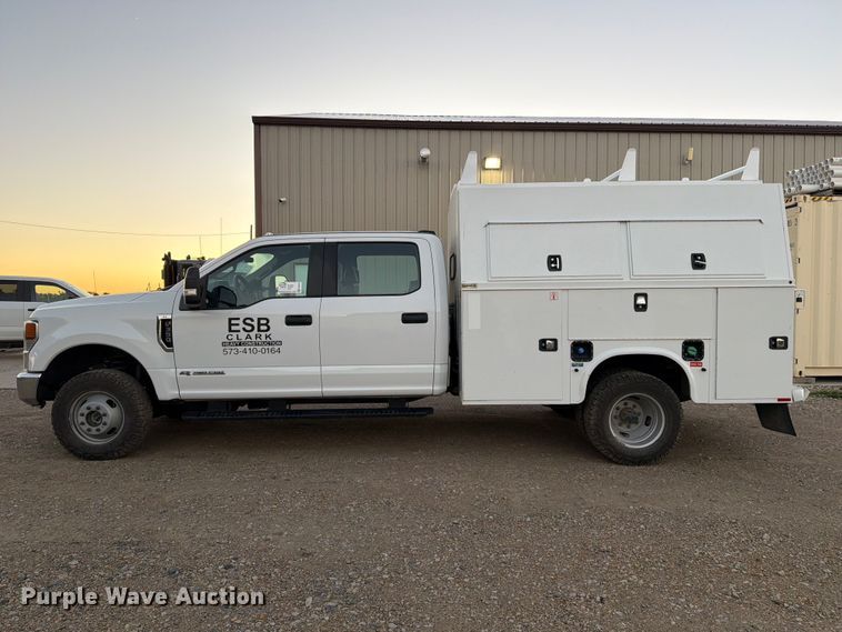 image for item FK3816 2020 Ford F350 Super Duty Crew Cab utility bed pickup truck