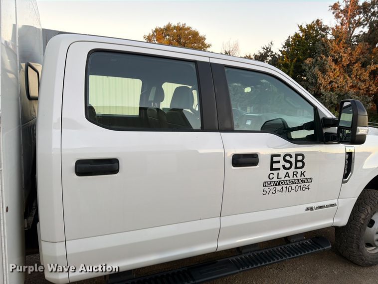 image for item FK3816 2020 Ford F350 Super Duty Crew Cab utility bed pickup truck