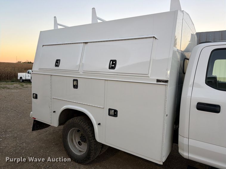 image for item FK3816 2020 Ford F350 Super Duty Crew Cab utility bed pickup truck