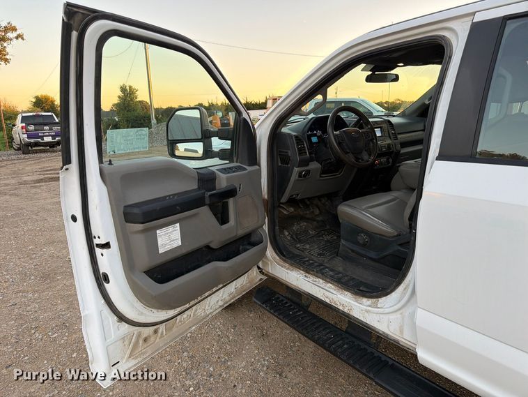 image for item FK3816 2020 Ford F350 Super Duty Crew Cab utility bed pickup truck