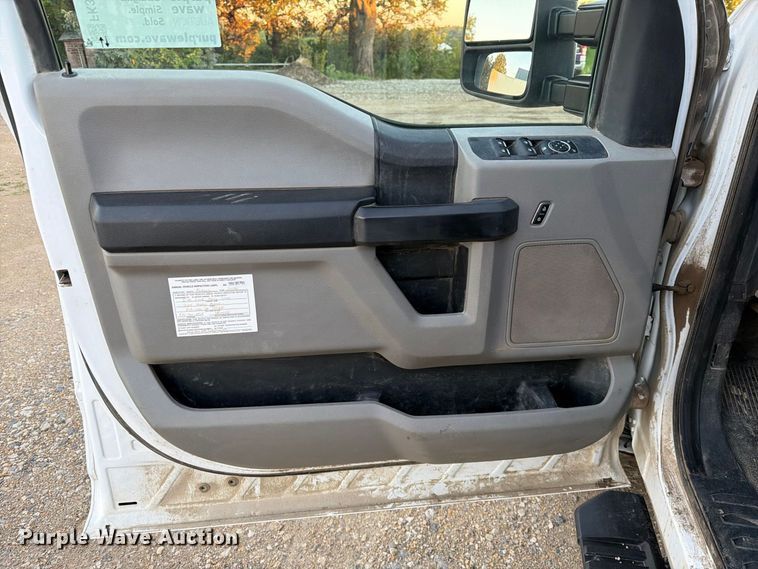image for item FK3816 2020 Ford F350 Super Duty Crew Cab utility bed pickup truck